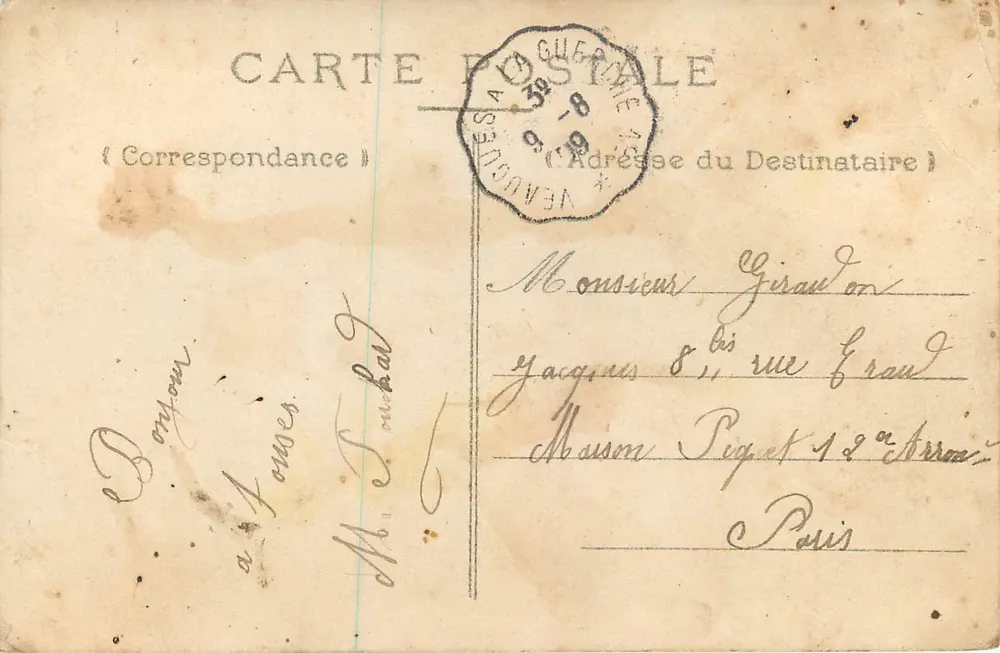 Fille tenant un bouquet — scène de studio — éditeur inconnu - Verso