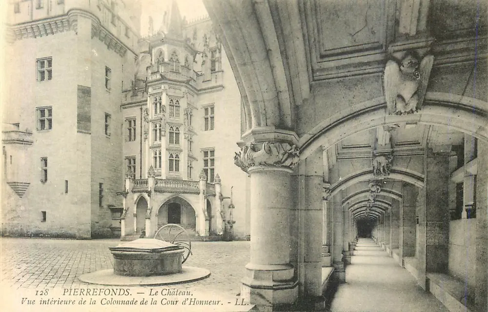 PierreFonds — Innere Ansicht der Säulenreihe der Cour d'Honneur — LL, n°128 - Vorderseite