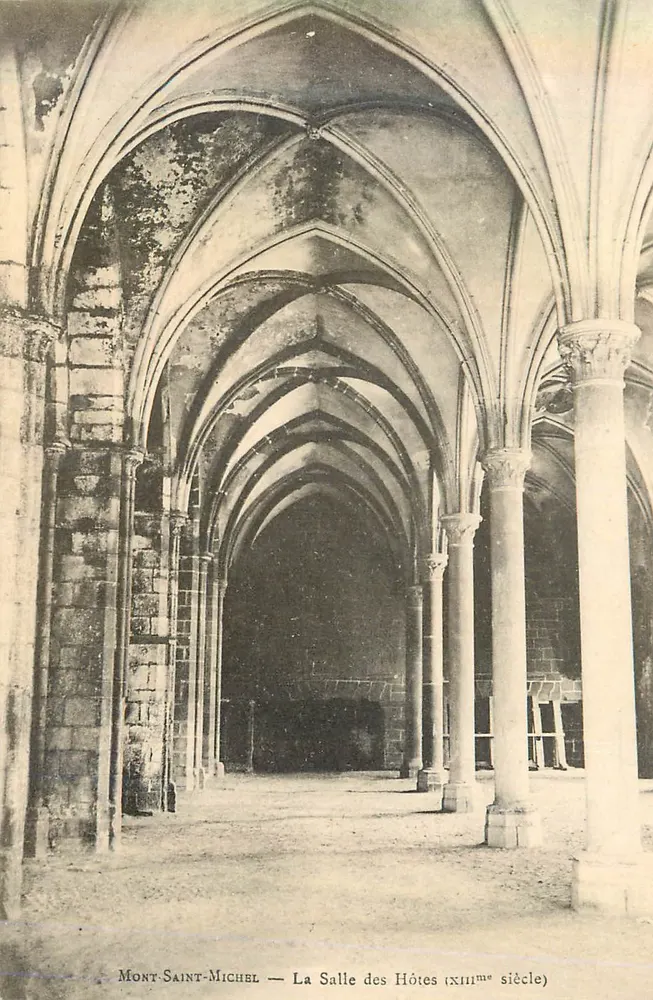 Mont-Saint-Michel — Die Saal der Gäste (13. Jahrhundert) - Vorderseite
