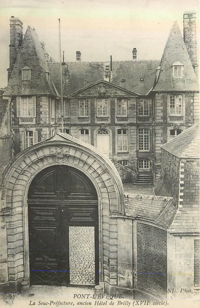 Pont-l'Évêque — Die Unteren Präfektur, ehemaliges Hotel de Brilly (17. Jahrhundert) — R. Barniè — N.D. Fotografie - Vorderseite