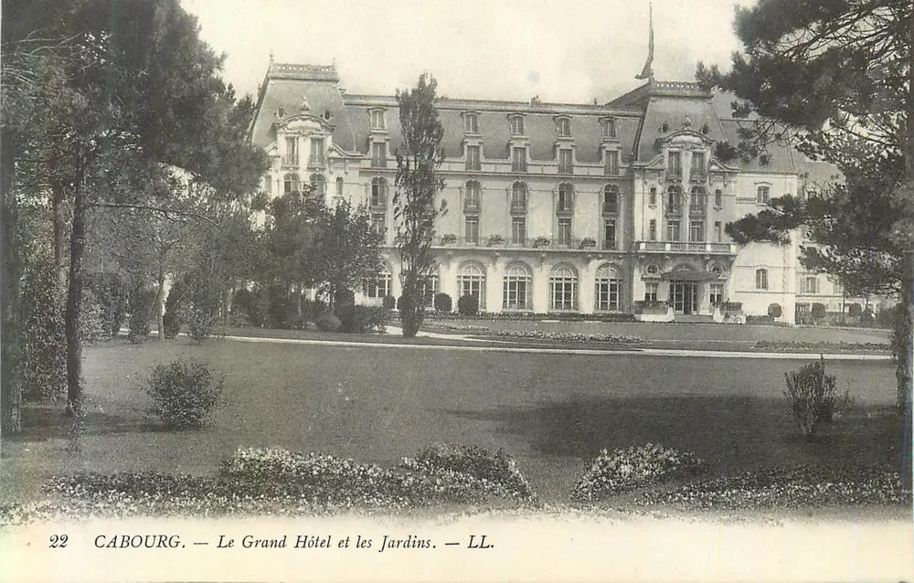 Cabourg — Le Grand Hôtel et les Jardins — LL. - Recto
