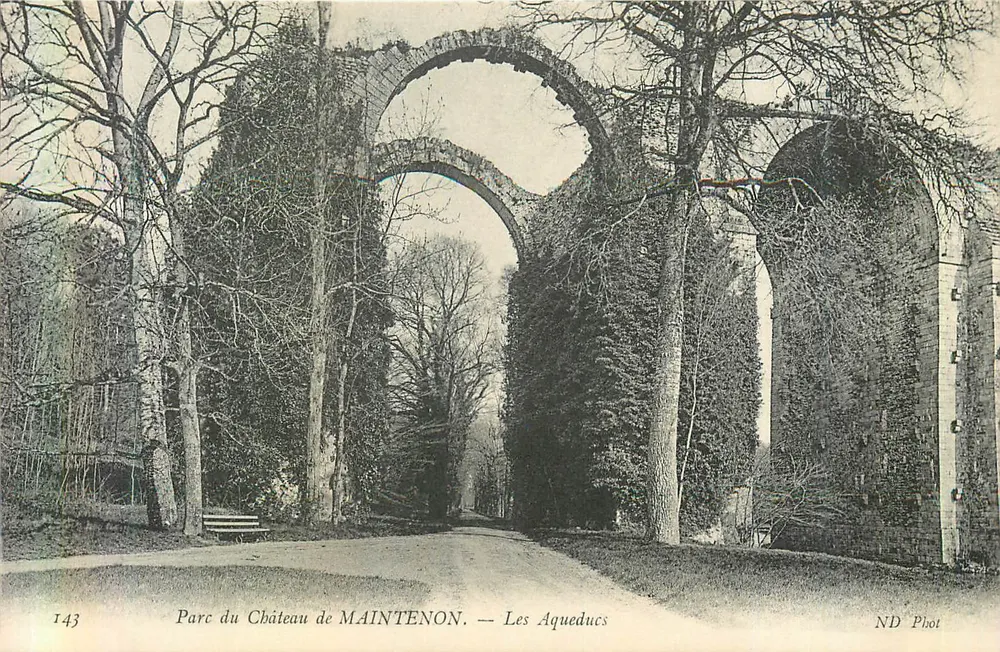 Parque do Castelo de Maintenon — Os Aquedutos — ND Phot - Frente