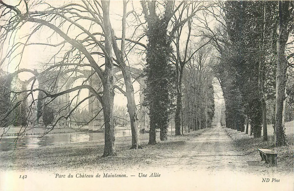 Parque do Castelo de Maintenon — Uma Avenida — ND Phot, n°142 - Frente