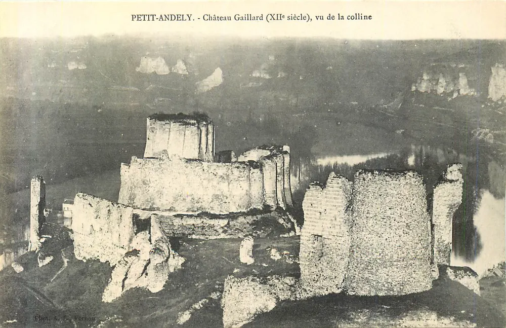 Petit-Andely - Schloss Gaillard (12. Jahrhundert), vom Hügel aus gesehen — Foto. A. Perhon - Vorderseite