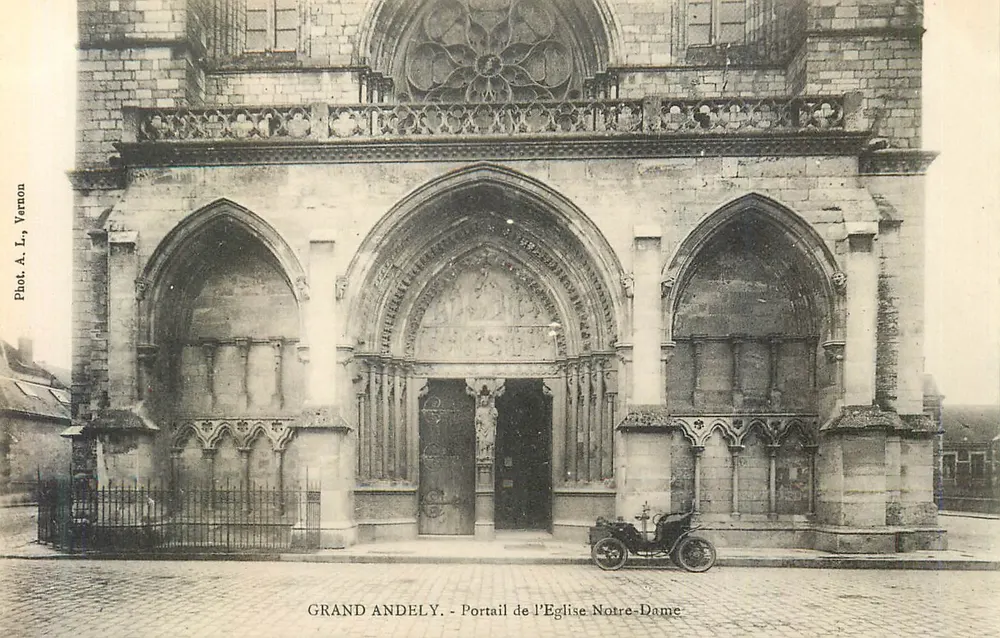 Grand Andely — Portal der Kirche Notre-Dame — Foto. A. L., Vernon - Vorderseite