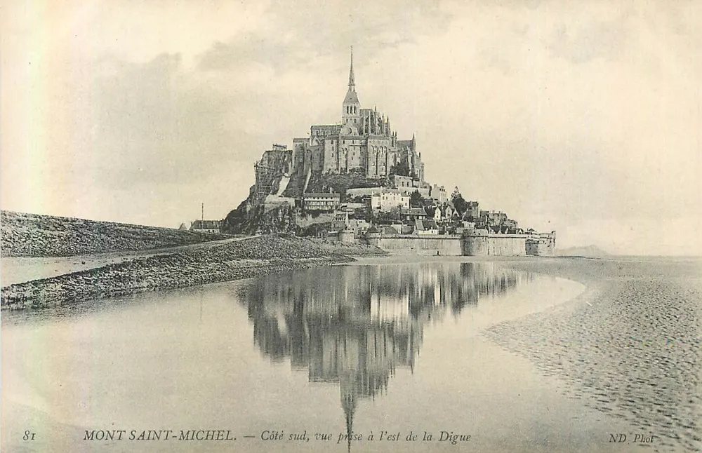 Mont Saint-Michel — Südseite, Aufnahme vom Osten der Digue — ND Phot - Vorderseite