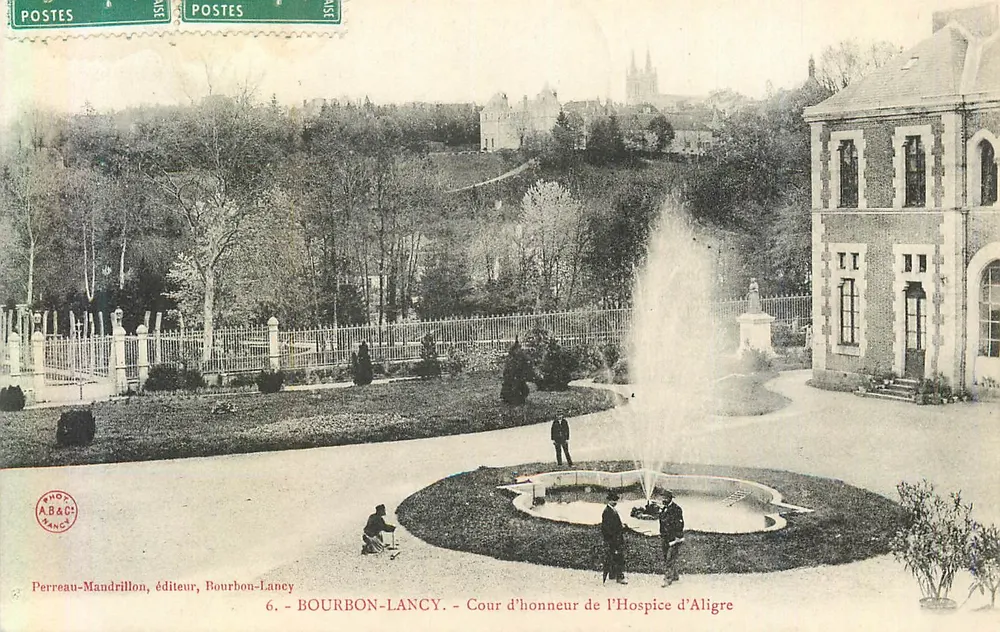 Cour de honra do Hospice d'Aligre — Bourbon-Lancy — Perreau-Mandrillon, editor - Frente