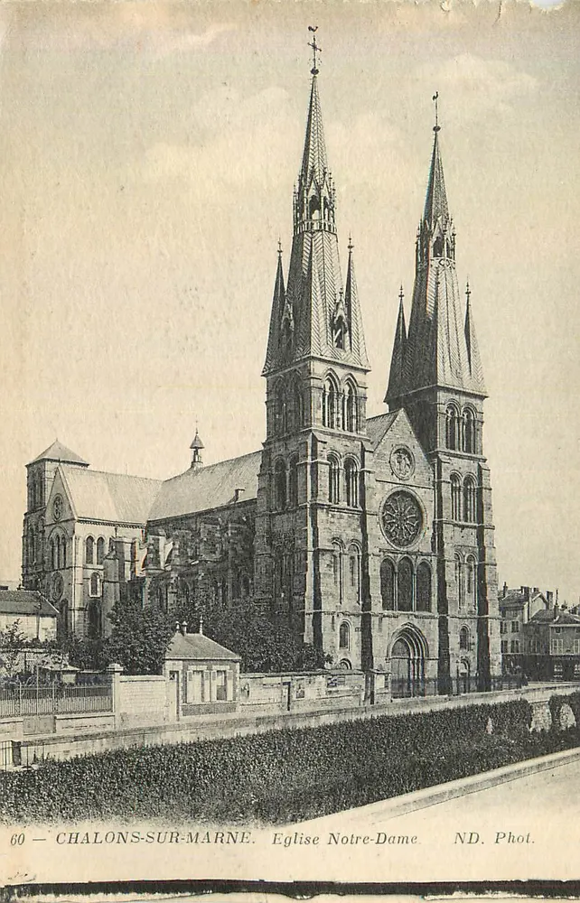 Chalons-sur-Marne — Igreja de Nossa Senhora — ND. Fot. - Frente