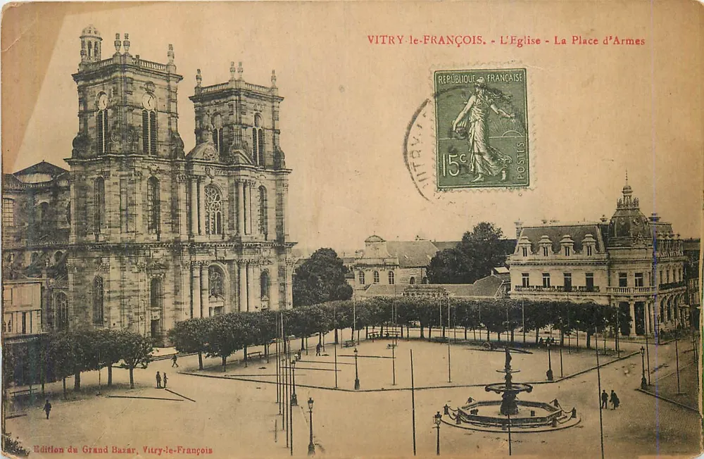 Vitry-le-François - Die Kirche - Die Place d'Armes — Edition Grand Barar - Vorderseite