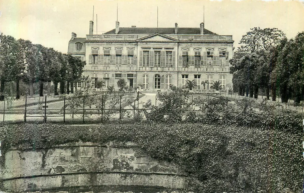 Chalons-sur-Marne — A Prefeitura, lado jardim — Edit. La Cigogne, 10, rue de Talleyrand, Reims - Frente