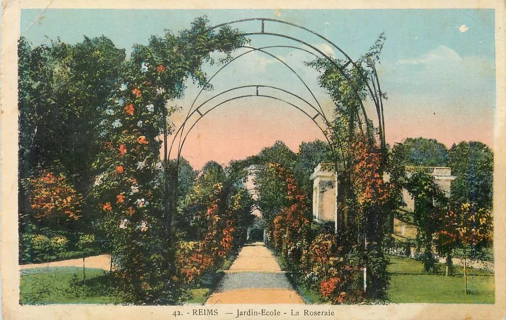Reims — Jardim-Escola — A Roseraie — 42. - Frente