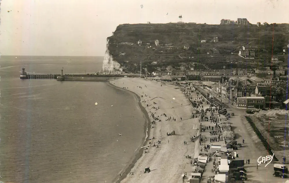 Vista da praia e do farol da Côte d'Albâtre — Éditions GABY, n°40 - Frente