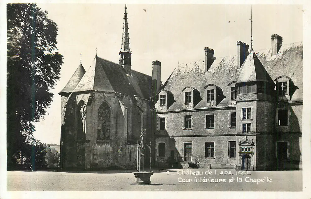 Castelo de Lapalisse — Cour intérieure et la chapelle — Édition L'Écigogne, Vichy - Frente