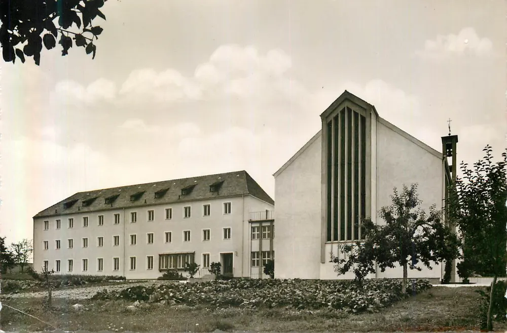 Igreja de São Pio e a expansão do convento — das Irmãs da Adoração do Santo Benedito Neustift sobre Vilshofen Ndby. — Editora PERUTZ N° 25/6 - Frente