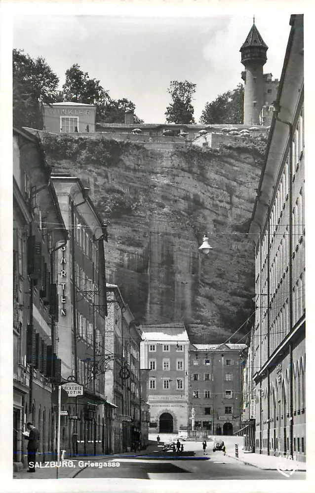 Salzburgo, Griegasse — vista da falésia e do castelo — Cosy-Verlag, Salzburgo - Frente