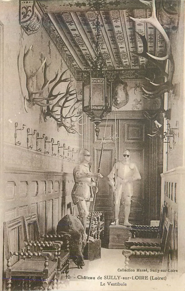 Château de Sully-sur-Loire — Le Vestibule — Collection Massé - Recto