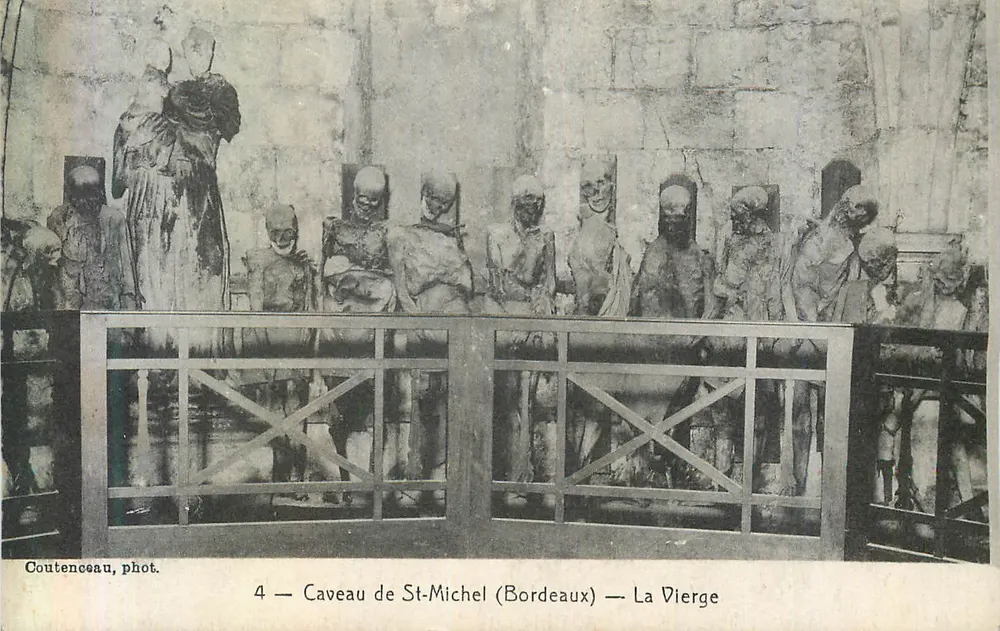 Caveau de St-Michel (Bordeaux) — La Vierge — Coutenceau, phot. n°4 - Recto