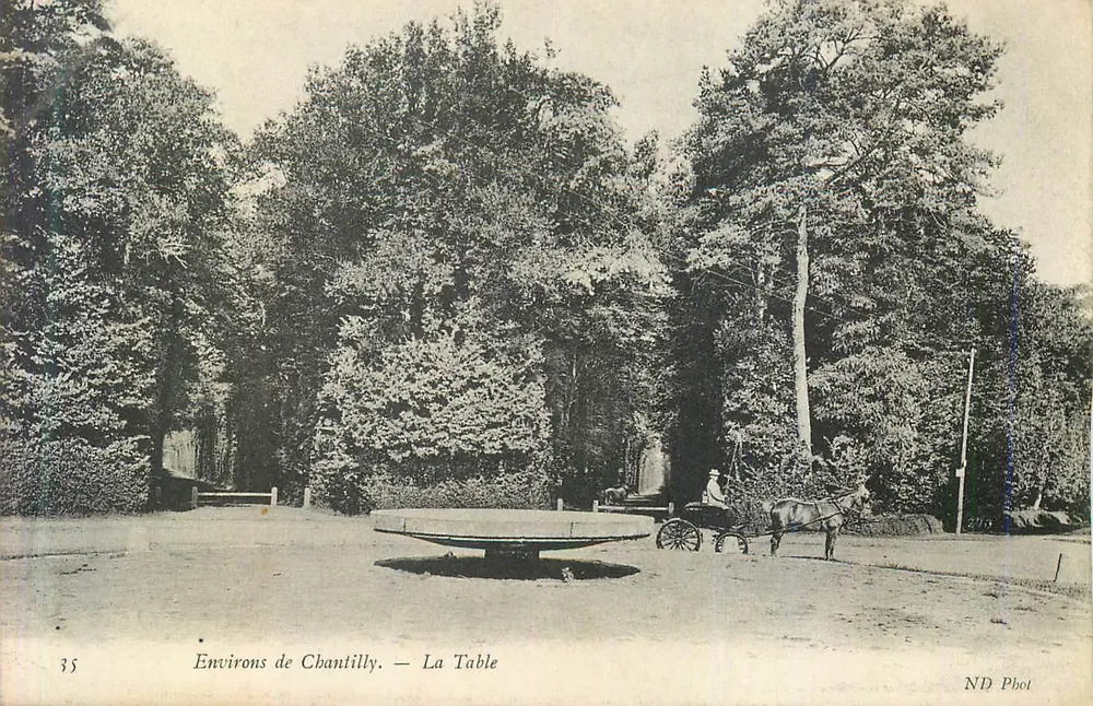 Ao redor de Chantilly — A Mesa — ND Pbot - Frente