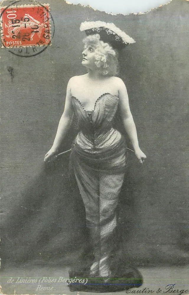 Sujeito: Mulher em traje de palco — Editor: Cautin & Berge — Número de série: de Linières (Folies Bergères) - Revista - Frente