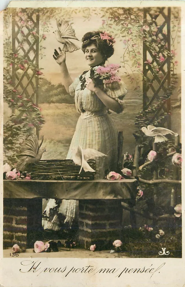 Mulher com pombas em um jardim — editor X, n° 136 - Frente