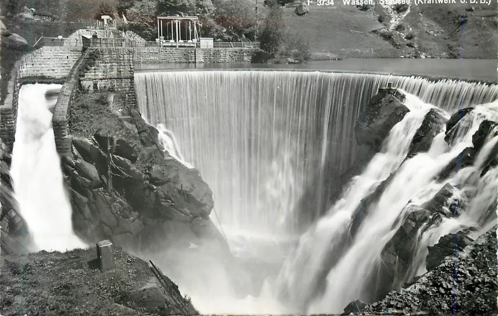 Wassen, Genussee (Kraftwerk C.D.B.) — cascata e barragem — editor Kiossk, Zurique - Frente