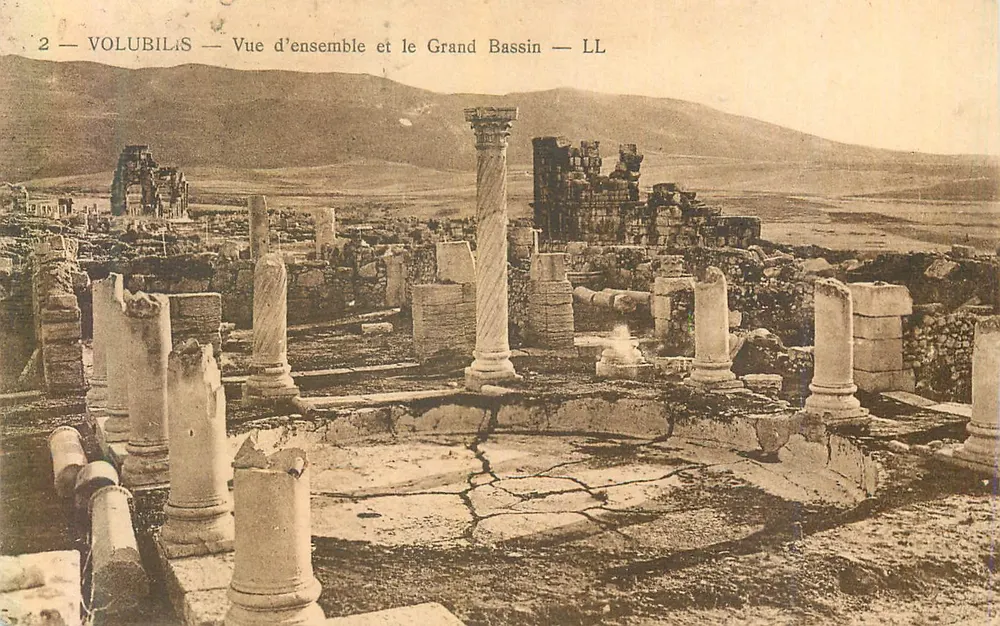 Volubilis — Überblick und der Große Bassin — LL - Vorderseite