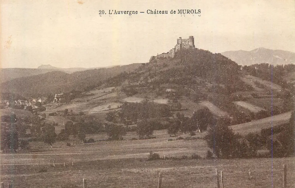 A Auvergne — Castelo de MUROLS — J. Gouttefangeas, editor Olliergues (P.-de-D.) - Frente