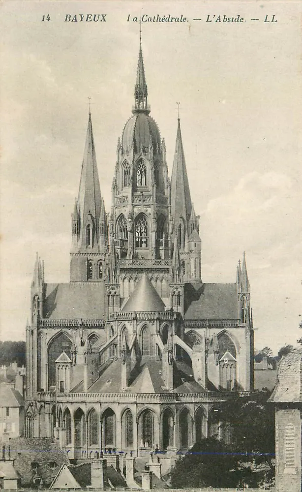 Bayeux — A Catedral — A Abside — LL - Frente