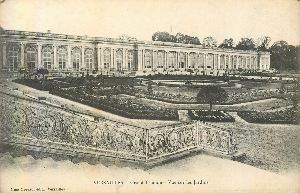 Versailles - Grand Trianon - Vue sur les Jardins — Mme Moreau, édit., Versailles - Recto
