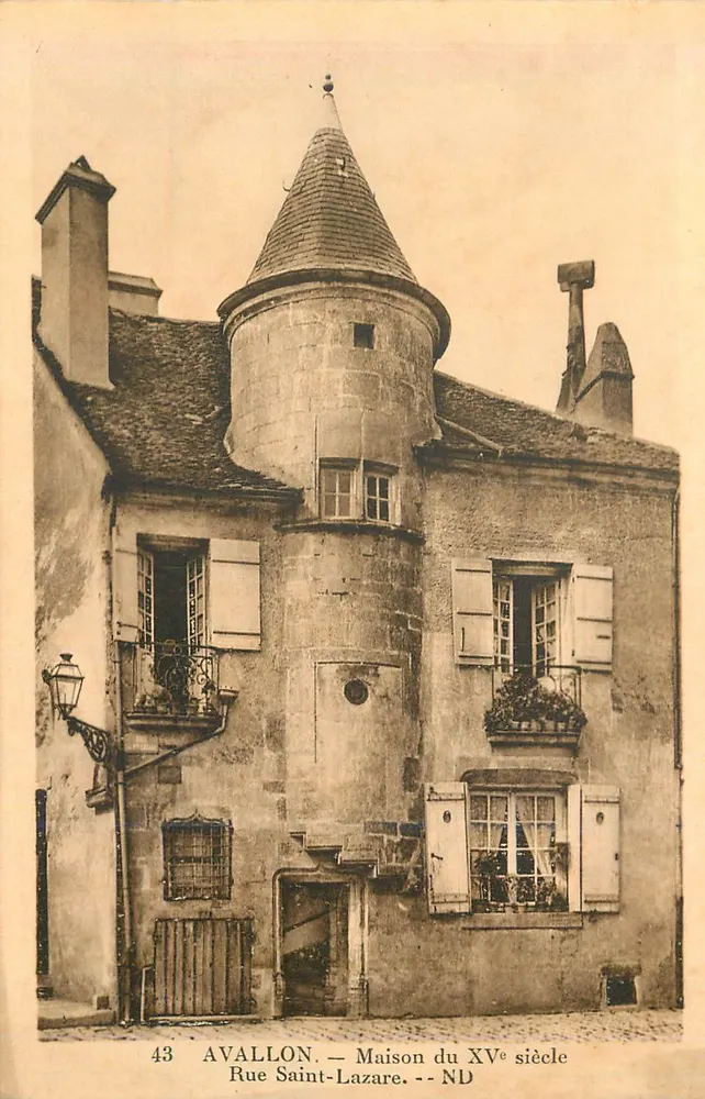 Avallon — Maison du XVème siècle, Rue Saint-Lazare — Édition J. Bourey - Recto