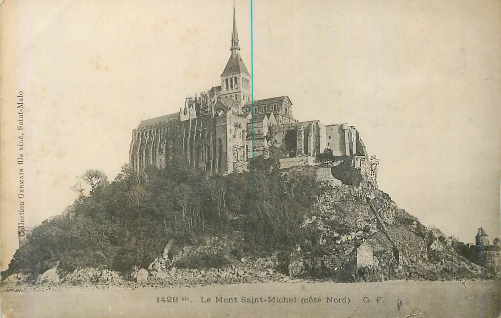 Le Mont Saint-Michel (côté Nord) — vue du mont avec abbaye — G.F. / Collection Germain Fils aîné, Saint-Malo - Recto