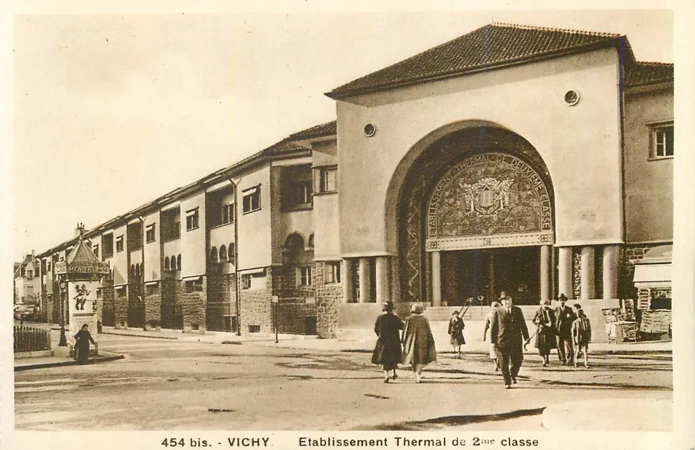 Vichy — Etablissement Thermal de 2ème classe — La Cigogne, pl. de l'Hôtel-de-Ville, Vichy - Recto