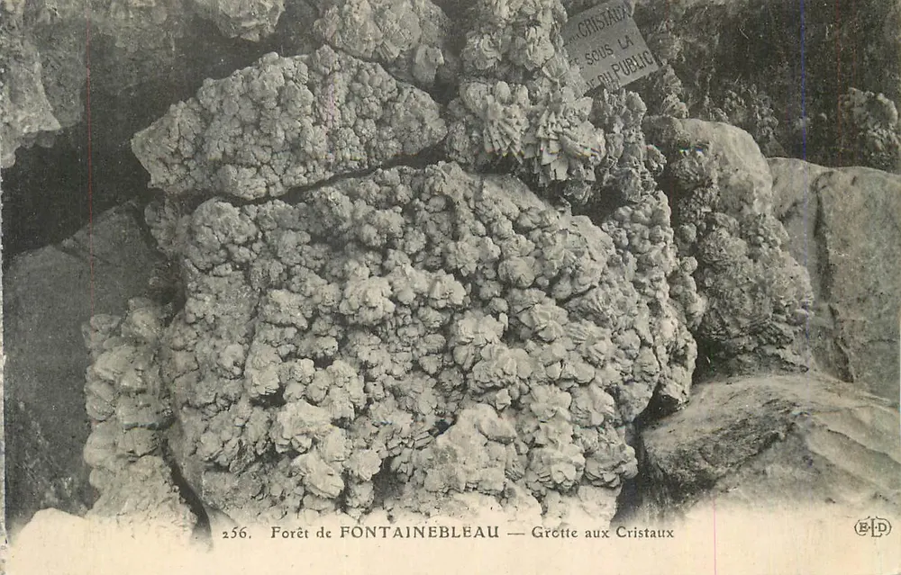 Wald von FONTAINEBLEAU — Kristallhöhle - Vorderseite