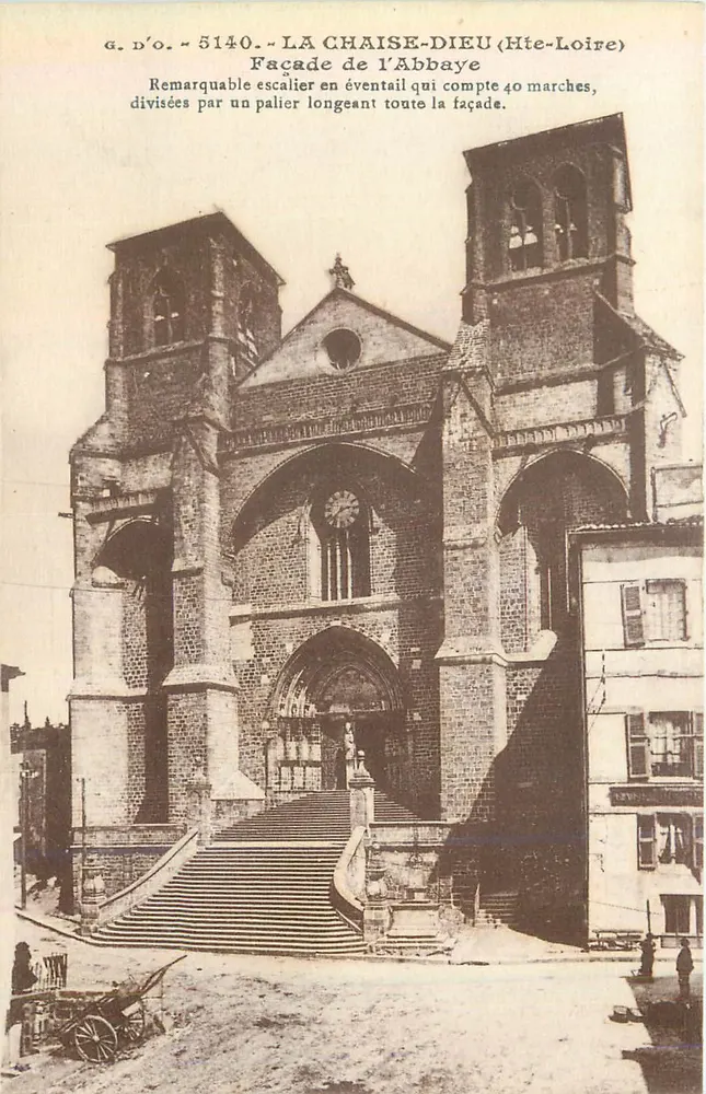 La Chaise-Dieu (Hte-Loire) — Façade de l'Abbaye — J. Gouttefanges, Olliergues (P.-de-D.) - Recto