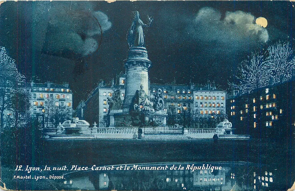 Lyon, die Nacht. Place Carnot und das Denkmal der Republik — R. Martel - Lyon - Déposé. - Vorderseite