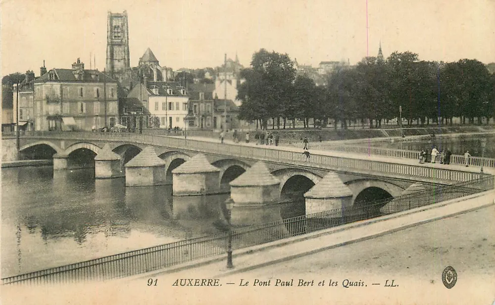 Auxerre — Le Pont Paul Bert et les Quais — LL. - Recto