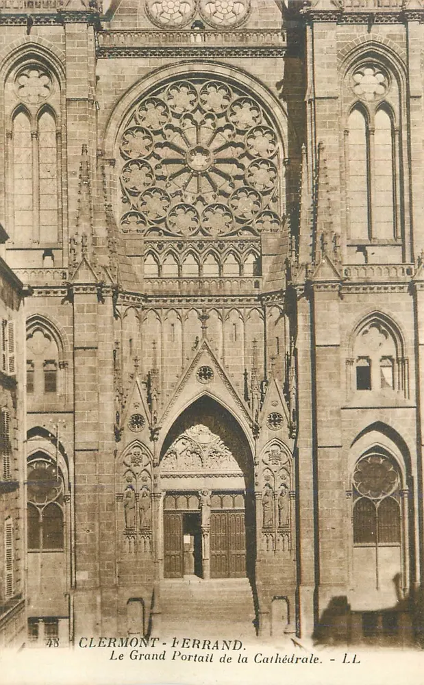 Clermont-Ferrand — Der Große Portal der Kathedrale — LL - Vorderseite