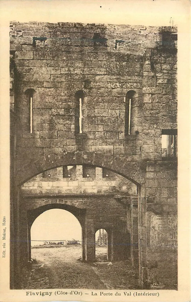 Flavigny (Côte-d'Or) — La Porte du Val (Interior) — Ed. rés. Mairret, Htdes - Anverso