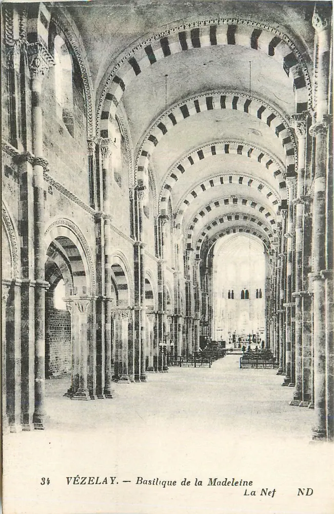 Vézelay — Basílica da Madeleine — A Nave - Frente
