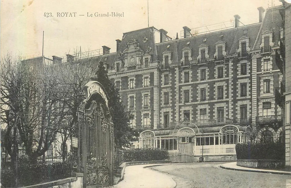 Royat — The Grand-Hôtel — Publisher G. de Buit - Front