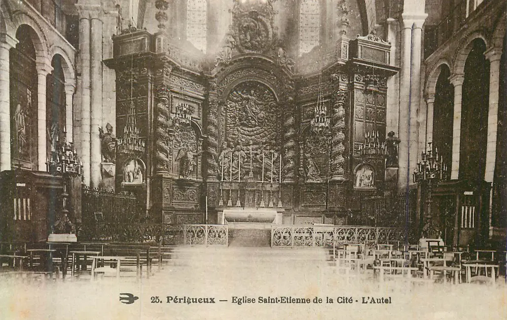 Périgueux — Église Saint-Étienne de la Cité - L'Autel - Recto