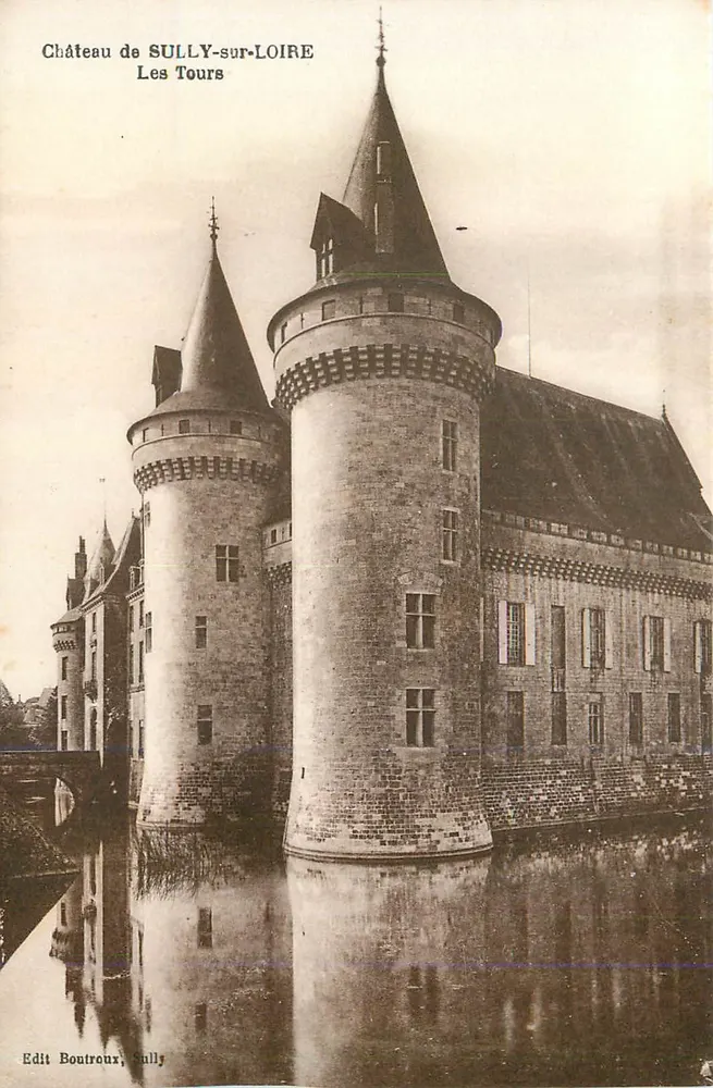 Castello di SULLY-sur-LOIRE — Les Tours — Editore Boutroux, Sully - Recto