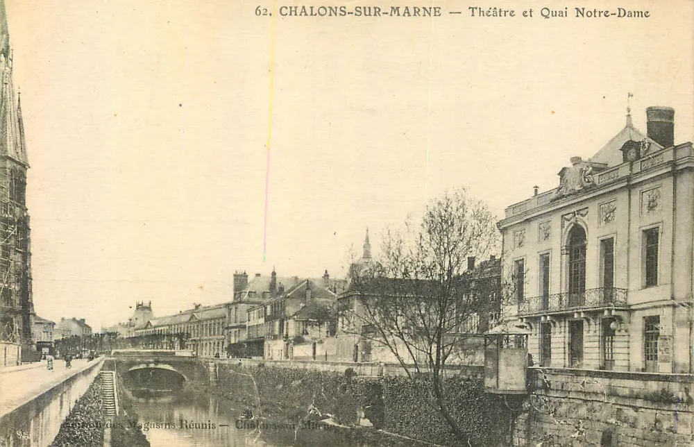 Chalons-sur-Marne — Theater und Quai Notre-Dame — Verlag: Magasins Réunis - Vorderseite