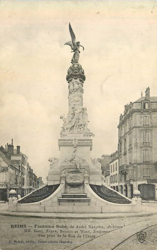 Reims — Fontaine Subé — vista tirada da Rue de l'Étape, arquiteto André Narjoux, escultores MM. Gasco, Auban, Baralis e Wary - Frente