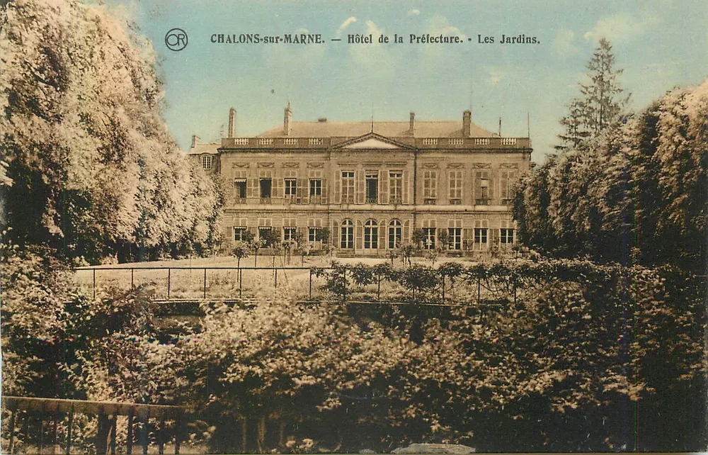 Chalons-sur-Marne — Hôtel de la Préfecture • Les Jardins. - Recto