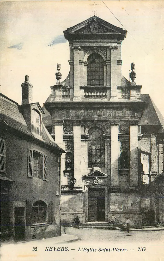 Nevers — A Igreja de São Pedro — NG - Frente