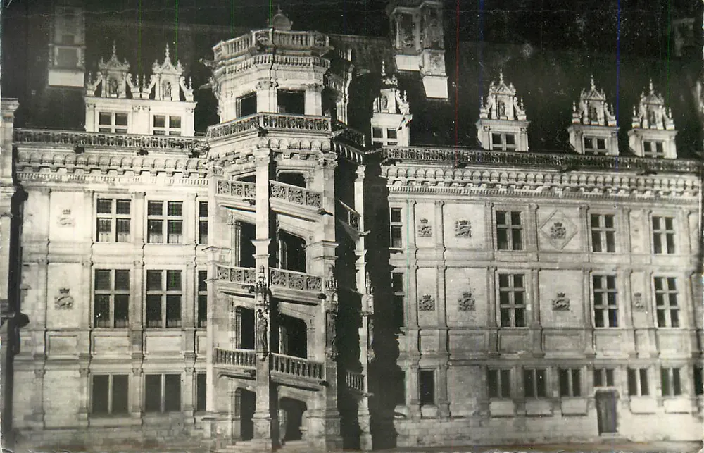 Le Château de Blois — Escalier François Ier — Éditions GLATTIGNY n°3692 - Recto