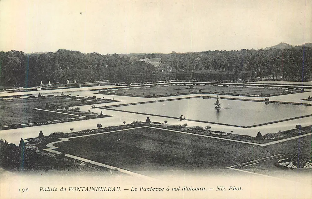 Schloss FONTAINEBLEAU — Le Patterte von oben — ND. Fot. - Vorderseite