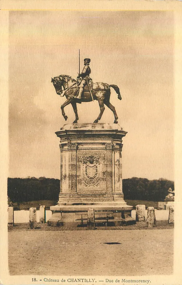 Castelo de Chantilly — Estátua equestre do Duque de Montmorency - Frente
