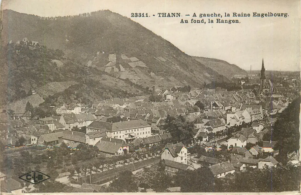 Thann — Panoramablick mit Ruine Engelbourg und Ranggen im Hintergrund — C.L.S. - Vorderseite